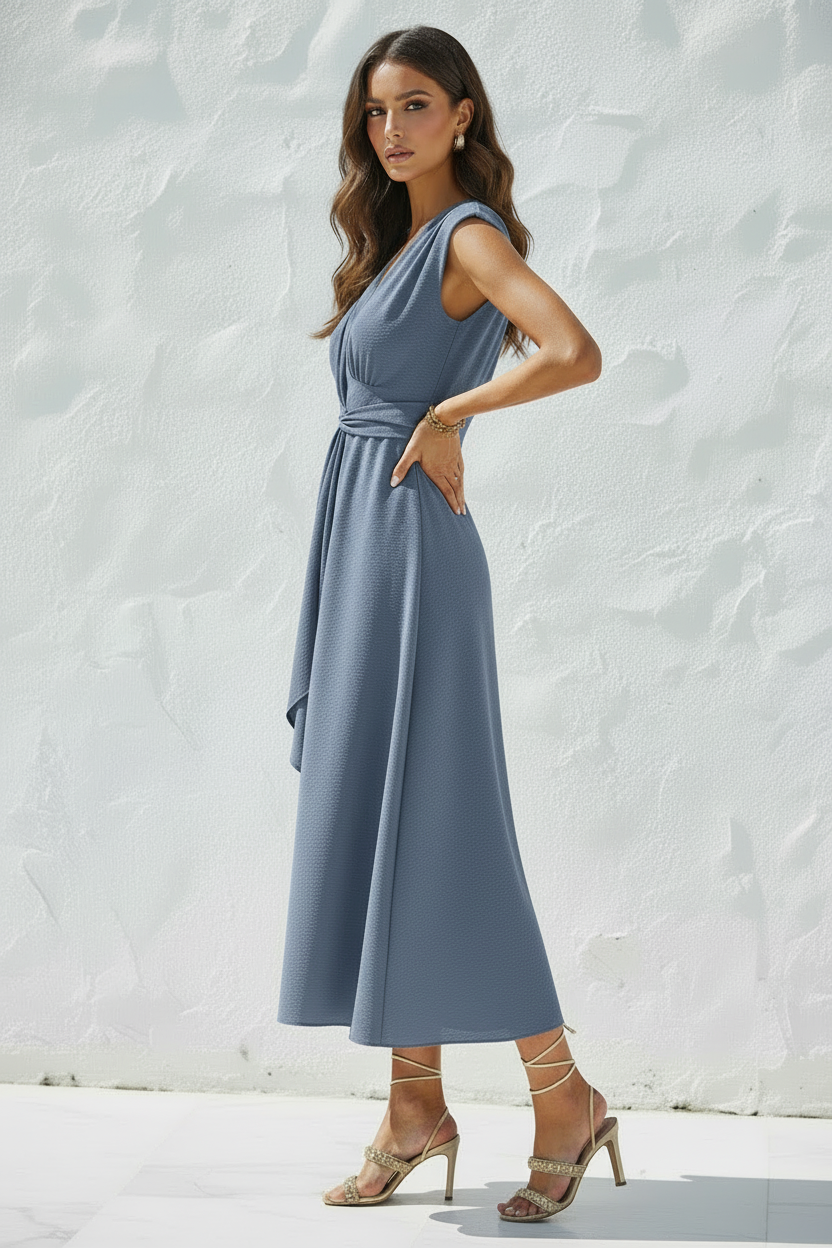 Vestido Azul-Acinzentado — Mão na Anca